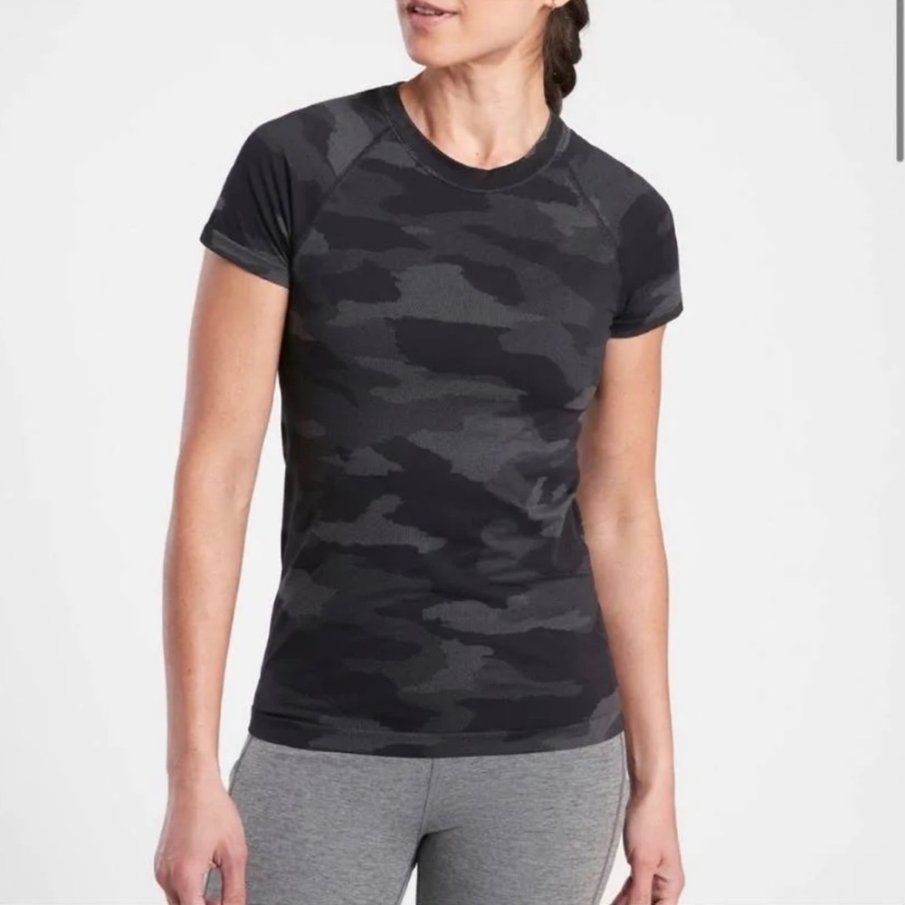 Athleta camo momentum seamless tee